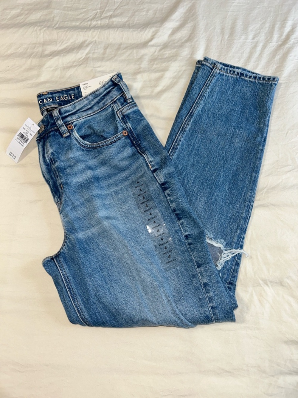 American Eagle Light Blue High-Rise Strigid Mom Jean 4R